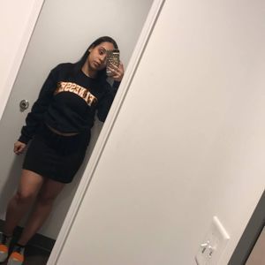 Meet your Posher, Abril